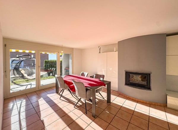 Casa gemella con giardino ad Arzo 2