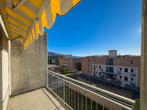 Casa gemella con giardino ad Arzo 8