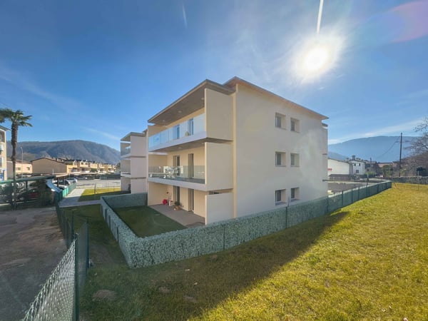 1.5 locali con ampio giardino a Caslano 8