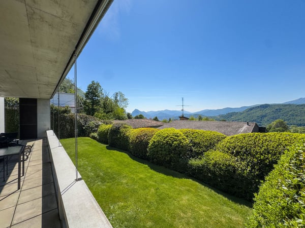 Casa contigua con giardino a Villa Luganese 1