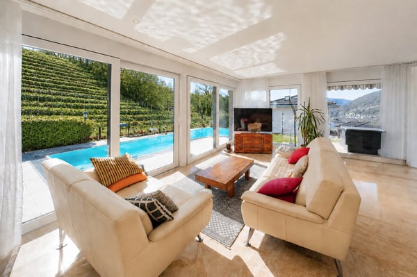 Casa unifamiliare con giardino e piscina a Bioggio 1