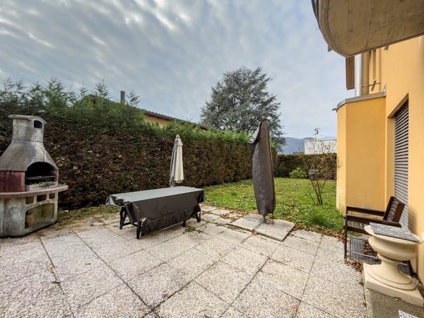 Casa con giardino a Cadro 9