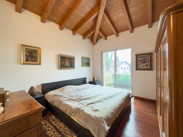 Casa con giardino a Cadro 4
