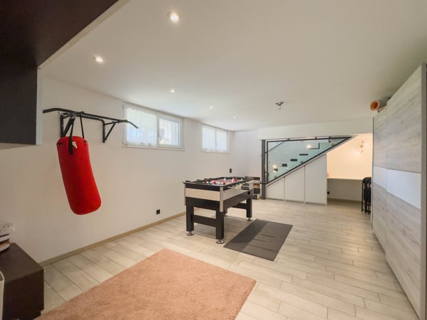 Casa bifamiliare con grande giardino a Morbio Inferiore 9