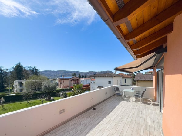 Casa bifamiliare con grande giardino a Morbio Inferiore 12