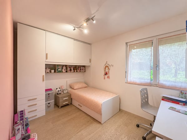 Casa bifamiliare con grande giardino a Morbio Inferiore 5