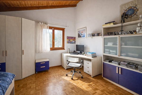 Casa con giardino a Stabio 4