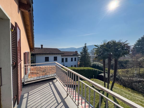 Casa con giardino a Stabio 9