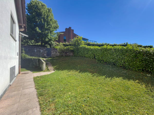 Casa unifamiliare con grande giardino a Gentilino 3