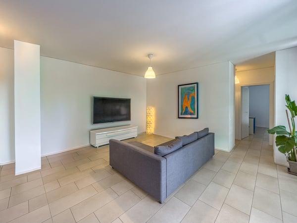 Moderno appartamento di 3.5 locali a Lugano con vista panoramica 1