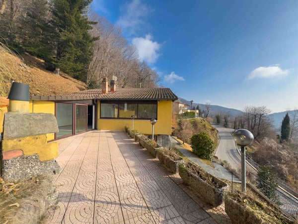 Grande casa unifamiliare nel verde ad Aranno 3