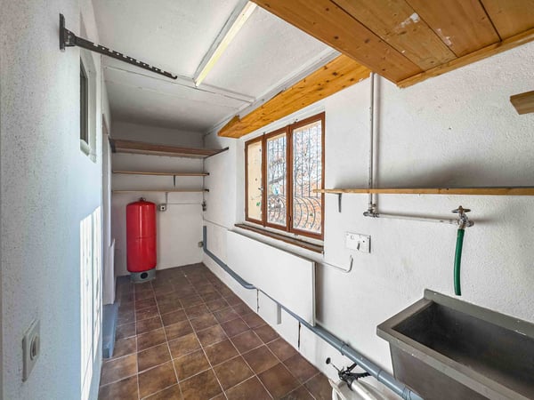 Grande casa unifamiliare nel verde ad Aranno 8