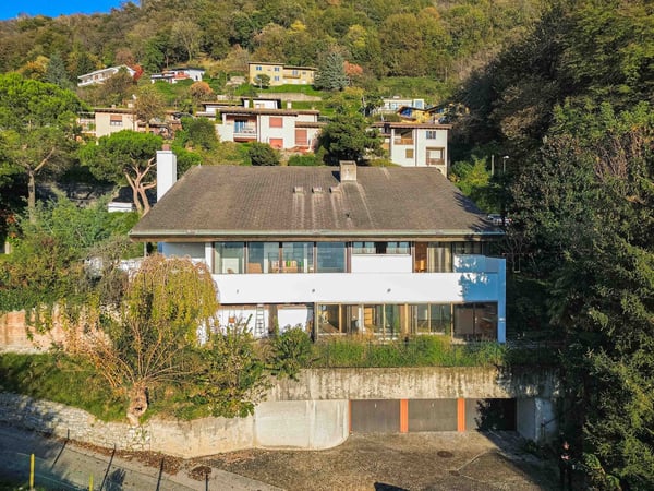 Villa con ampio giardino e vista aperta a Morbio Superiore 6