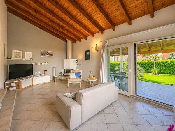 Casa unifamiliare con giardino a Stabio 1