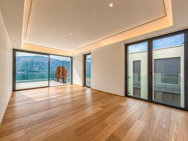 Ampio attico con magnifica terrazza vista lago a Bissone 4