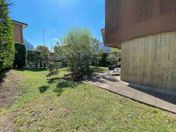 Spaziosa casa gemella con giardino a Melano 9