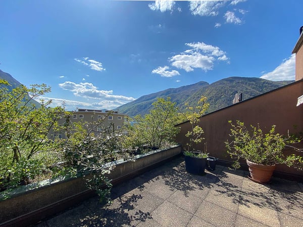 Spaziosa casa gemella con giardino a Melano 15