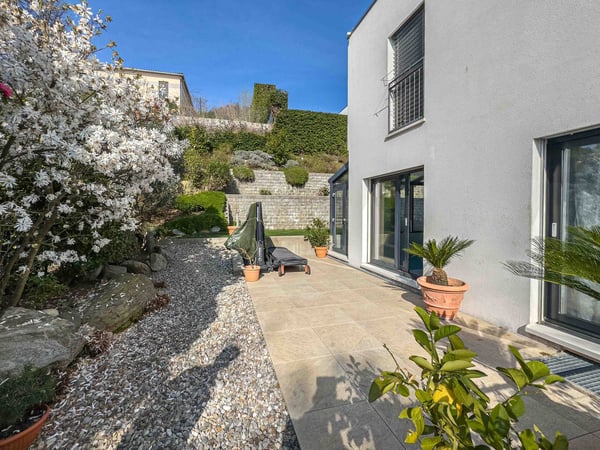 Moderna villa con piscina interna a Collina d’Oro 5