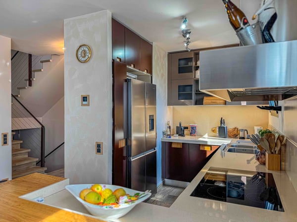 Moderna villa con piscina interna a Collina d’Oro 3