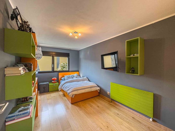 Moderna villa con piscina interna a Collina d’Oro 11