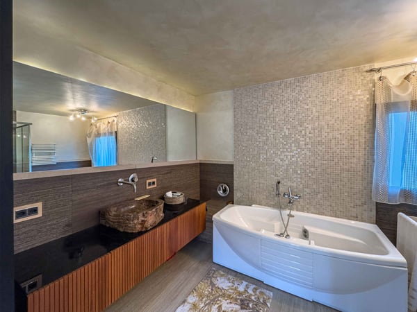 Moderna villa con piscina interna a Collina d’Oro 8