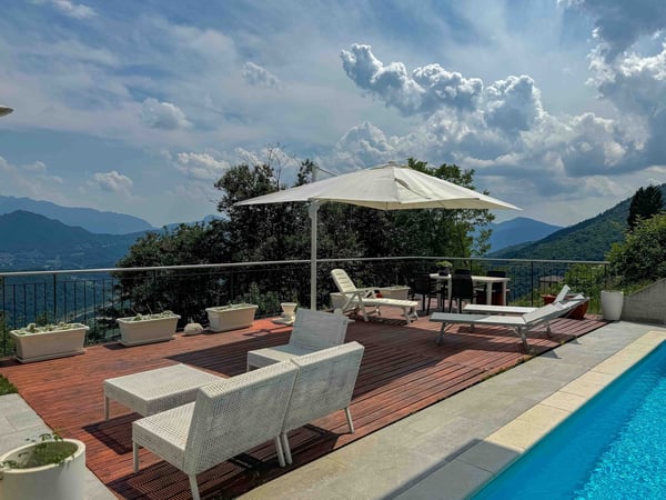 Prestigiosa villa vista lago con piscina a Cademario 8
