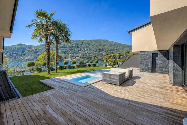 Splendida villa di lusso vista lago con piscina e darsena 20