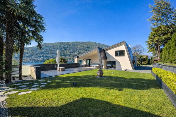 Splendida villa di lusso vista lago con piscina e darsena 22