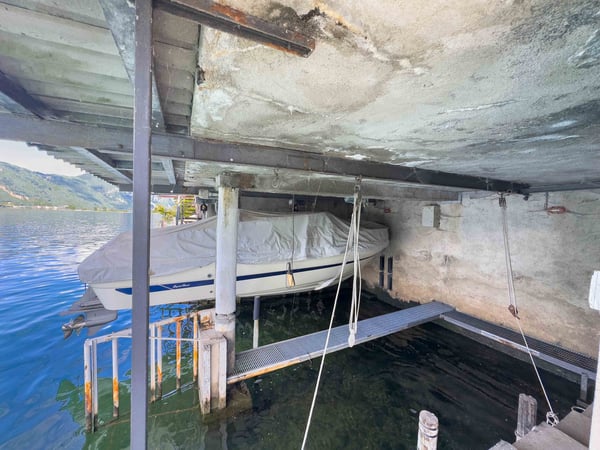 Villa direttamente sul lago con posti barca privati 12