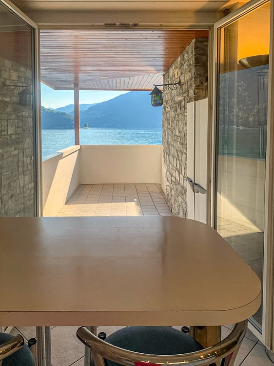 Villa direttamente sul lago con posti barca privati 4