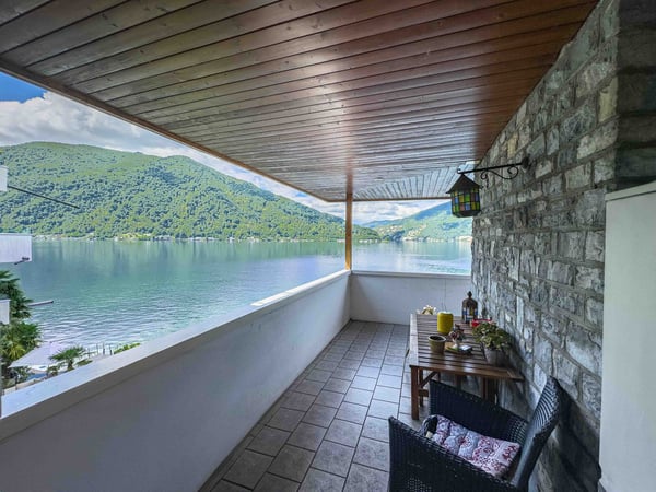 Villa direttamente sul lago con posti barca privati 6