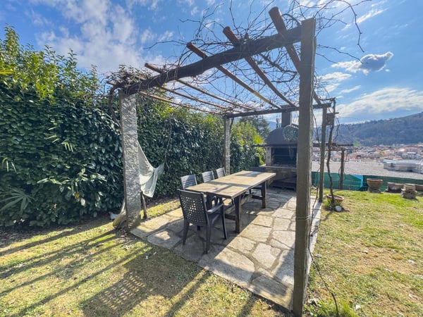 Casa con tre appartamenti vista lago a Ponte Tresa 6