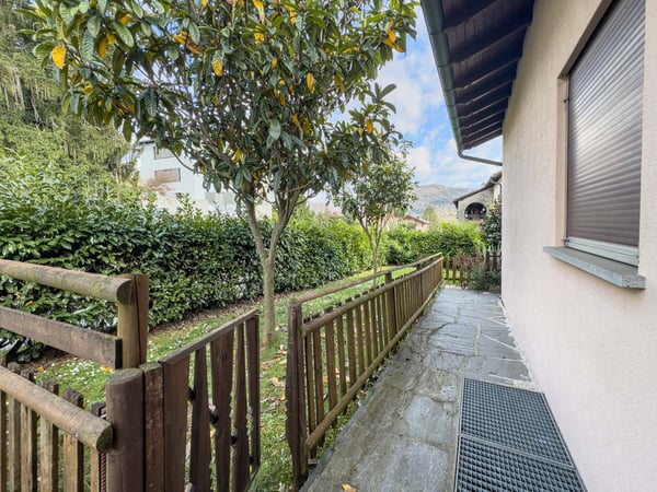 Casa con tre appartamenti vista lago a Ponte Tresa 7