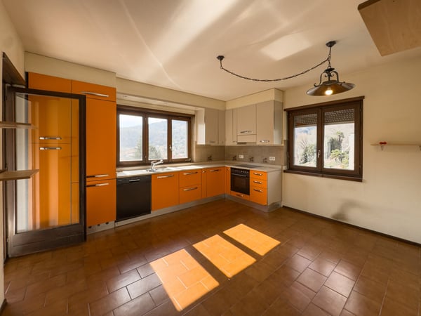 Casa con tre appartamenti vista lago a Ponte Tresa 3