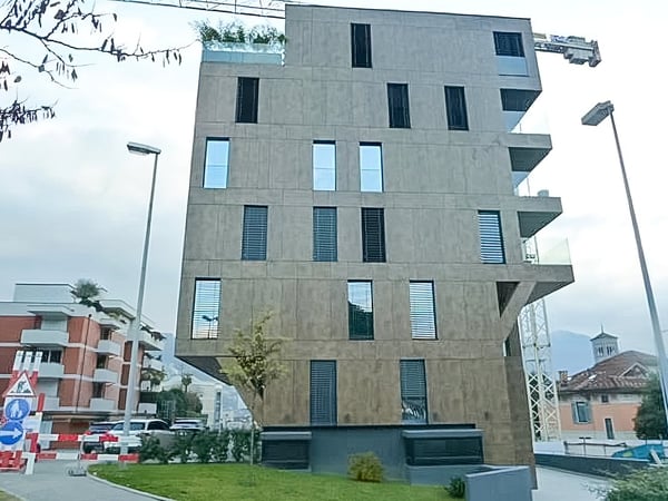 Ufficio open space a Massagno con vetrine su strada e 3 posti auto 6