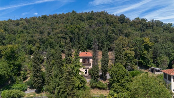 Villa d’epoca con possibilità edificatoria ad Arzo 2