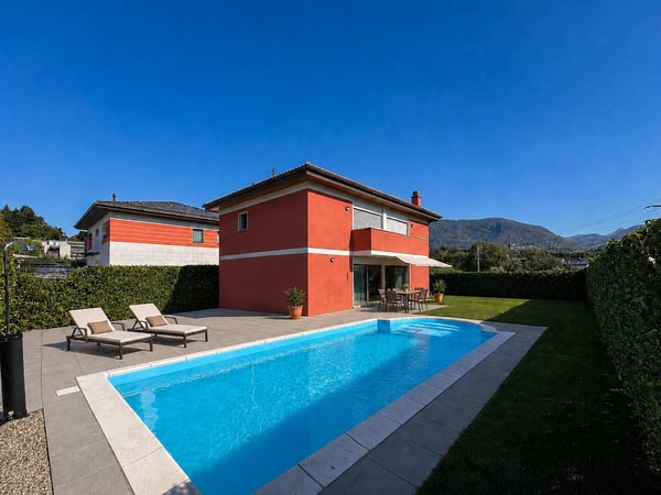 Casa unifamiliare con giardino e piscina 9