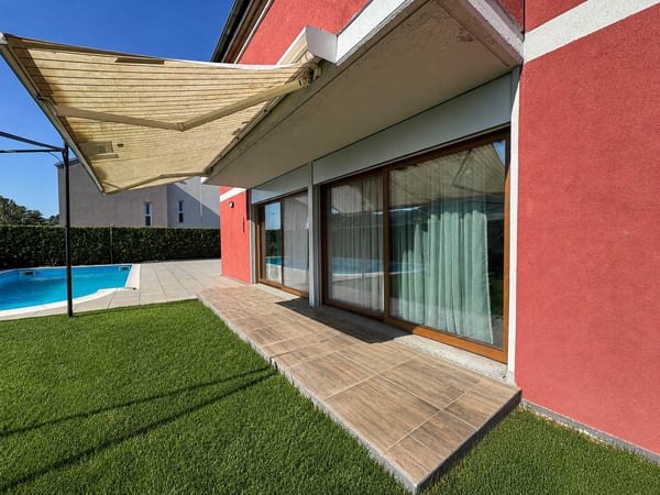 Casa unifamiliare con giardino e piscina 8