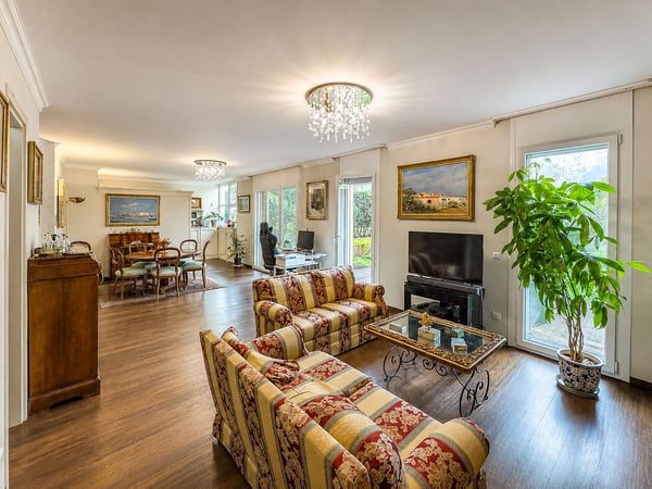 Appartamento vista lago con giardino a Bissone