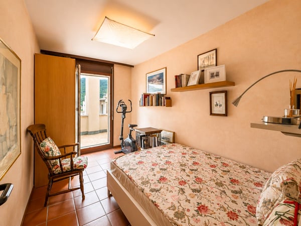 Villetta a schiera di testa con vista aperta a Vezia 5
