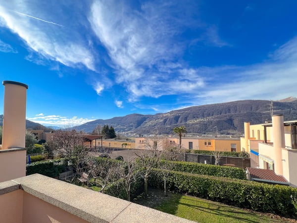 Villetta a schiera di testa con vista aperta a Vezia 9