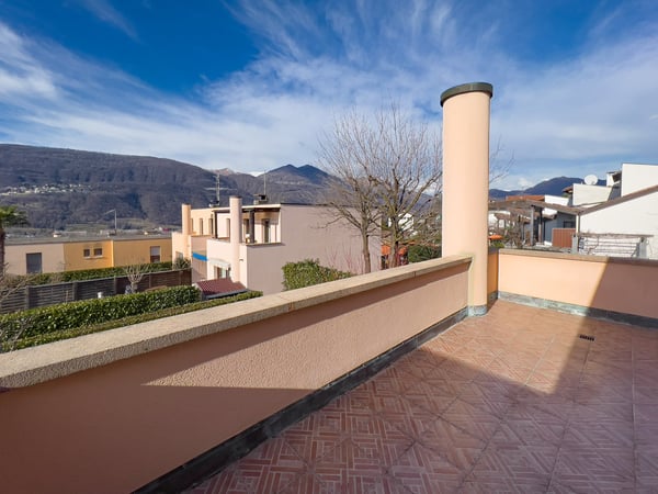Villetta a schiera di testa con vista aperta a Vezia 8