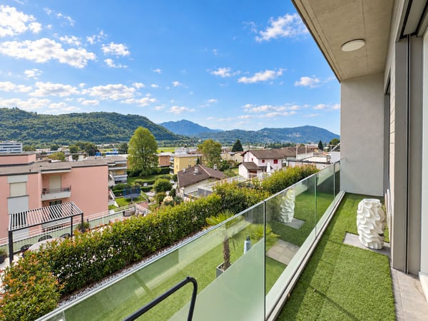 Casa a schiera con giardino ad Agno 7