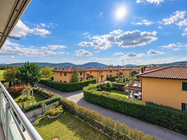 Ampio appartamento all’ultimo piano con terrazza a Stabio 9