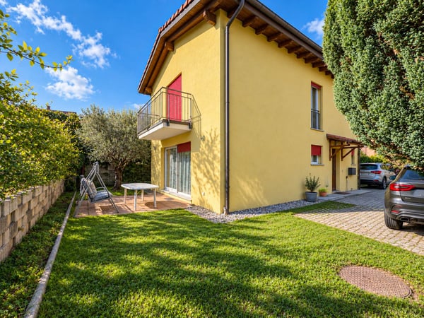 Casa con giardino a Rancate 5