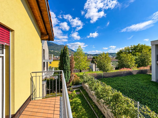 Casa con giardino a Rancate 10