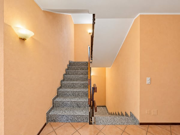 Villa con ampio giardino a Vacallo 9