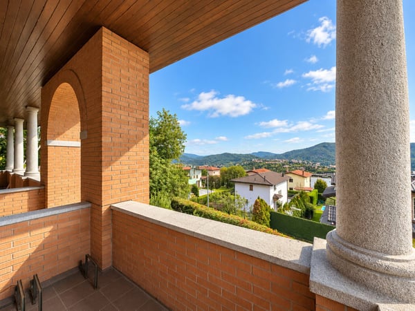 Villa con ampio giardino a Vacallo 17