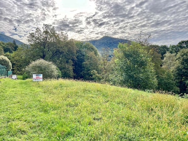 Bel terreno edificabile in posizione soleggiata e tranquilla esposta a 2