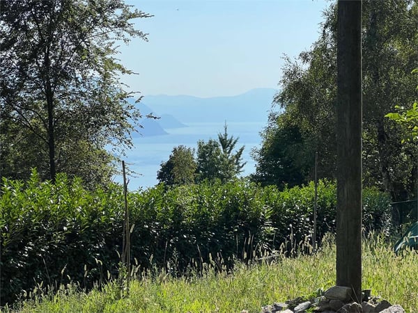 Bellissimo terreno edificabile in posizione soleggiata e vista lago 5